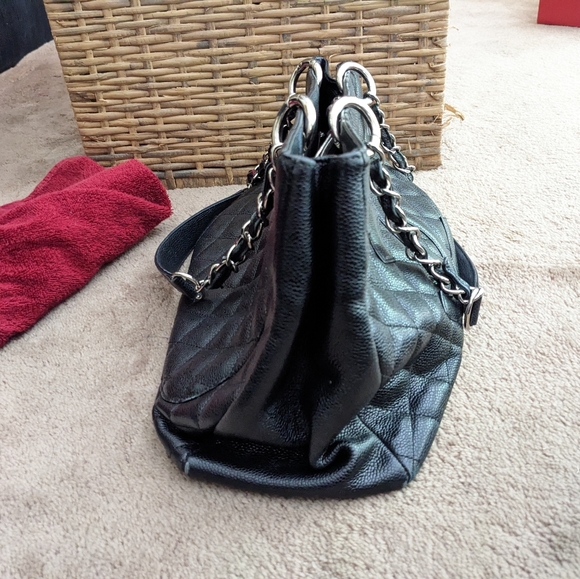 LARGE CHANEL BLACK QUILTED BAG, CHAIN STRAP, VERY GOOD PRE-OWNED CONDITION - Picture 3 of 10